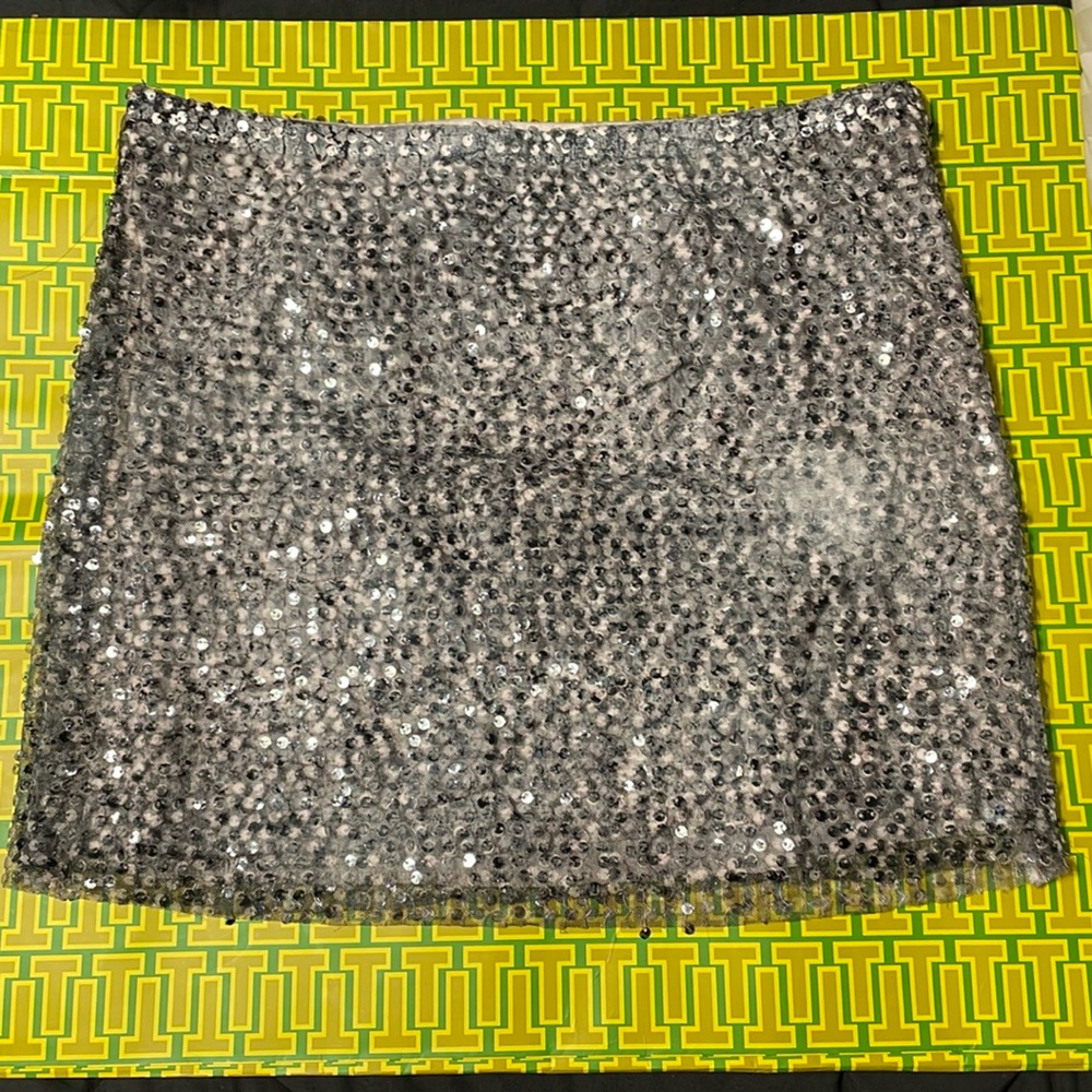Guess sequin mini skirt size m  In great condition. No noticeable flaws.